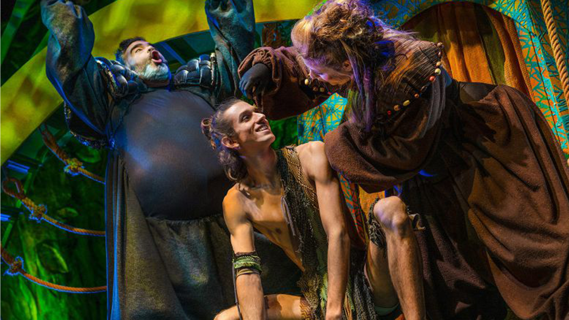 Schauspieler des Tarzan-Musical auf der Bühne